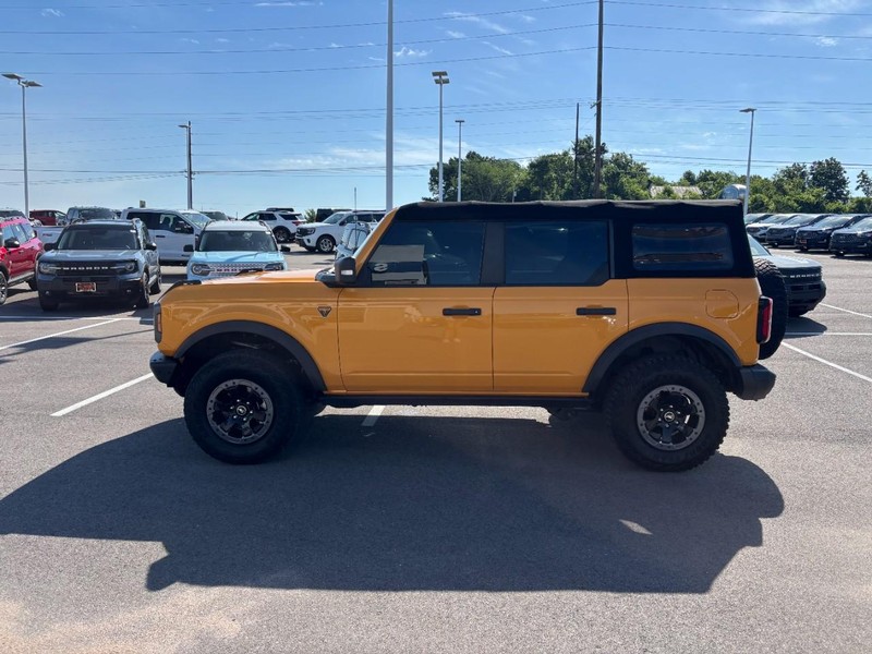 Ford Bronco Vehicle Full-screen Gallery Image 06