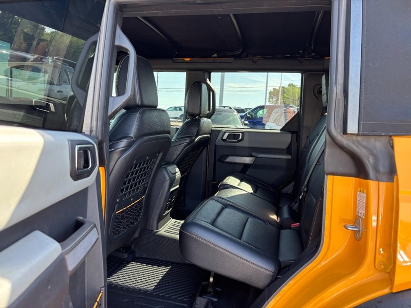Ford Bronco Vehicle Full-screen Gallery Image 10