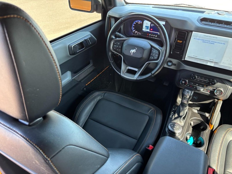 Ford Bronco Vehicle Full-screen Gallery Image 11
