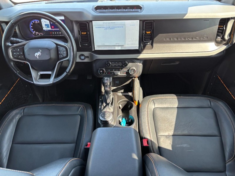 Ford Bronco Vehicle Full-screen Gallery Image 12