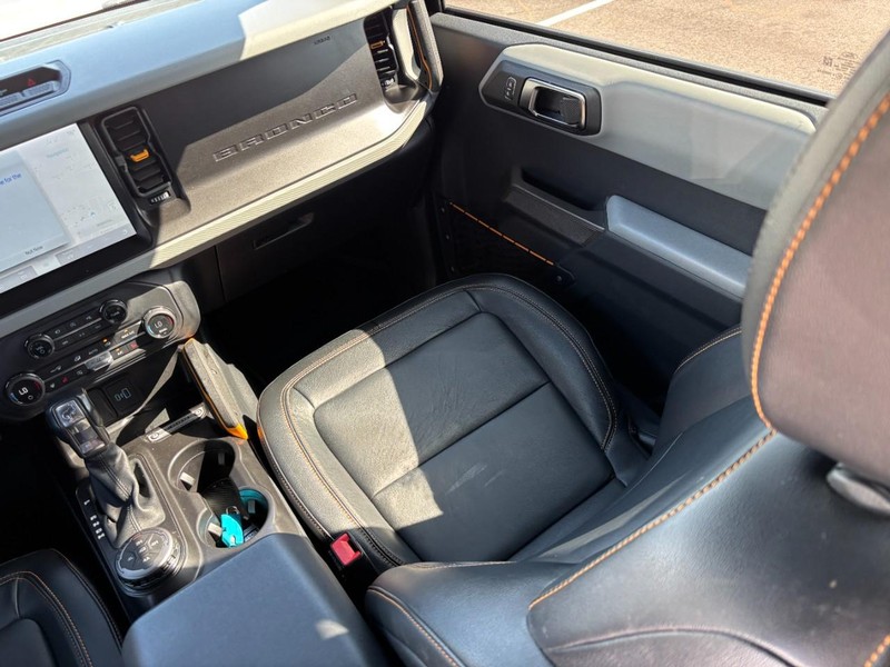 Ford Bronco Vehicle Full-screen Gallery Image 13