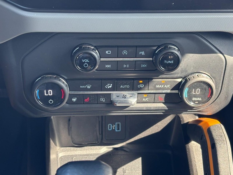 Ford Bronco Vehicle Full-screen Gallery Image 21