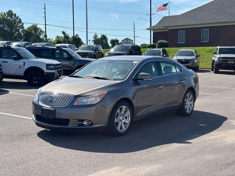 Buick LaCrosse Vehicle Full-screen Gallery Image 07