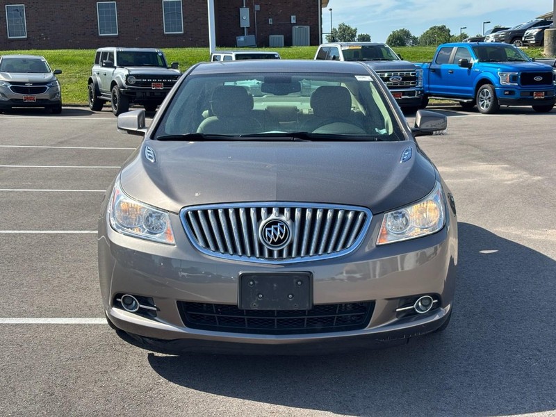 Buick LaCrosse Vehicle Full-screen Gallery Image 08