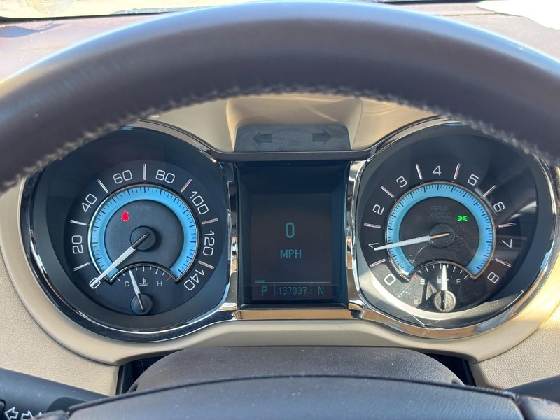Buick LaCrosse Vehicle Full-screen Gallery Image 18