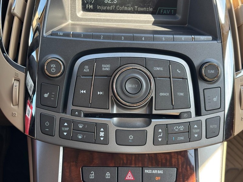 Buick LaCrosse Vehicle Full-screen Gallery Image 20