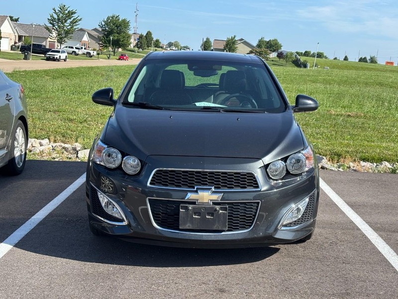 Chevrolet Sonic Vehicle Full-screen Gallery Image 02
