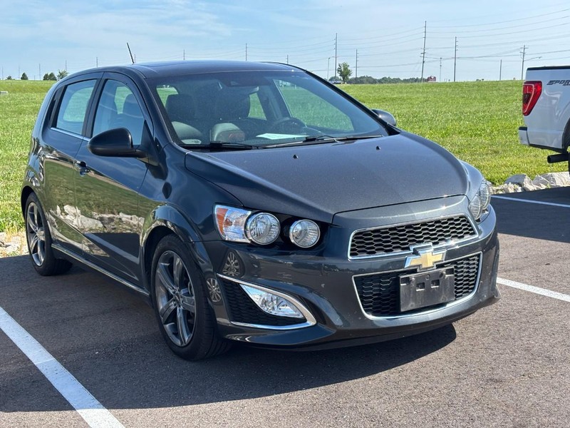 Chevrolet Sonic Vehicle Full-screen Gallery Image 03
