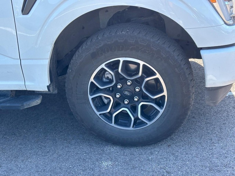 Ford F-150 Vehicle Full-screen Gallery Image 04