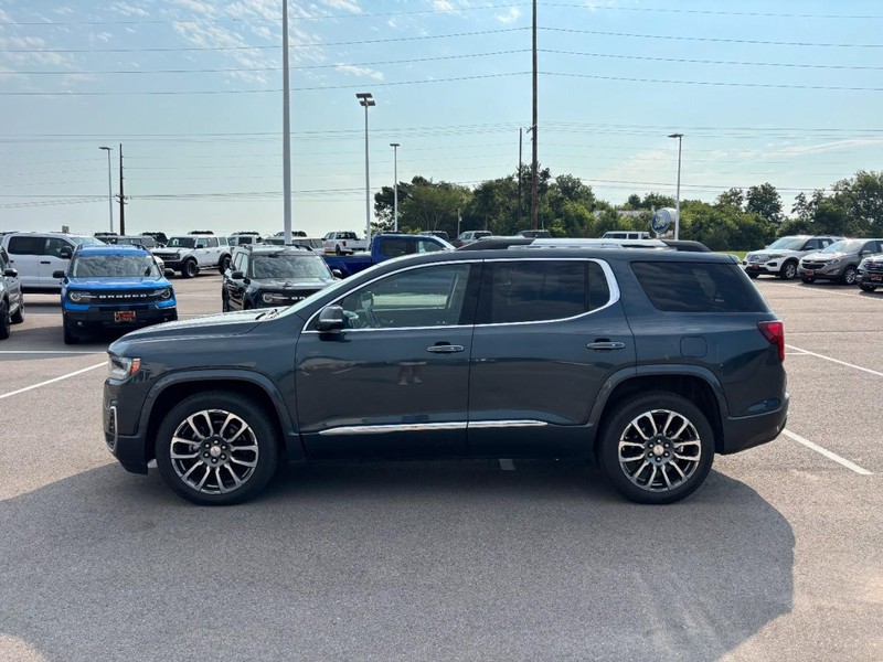GMC Acadia Vehicle Full-screen Gallery Image 06
