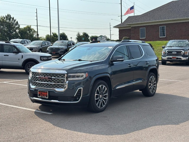 GMC Acadia Vehicle Full-screen Gallery Image 07