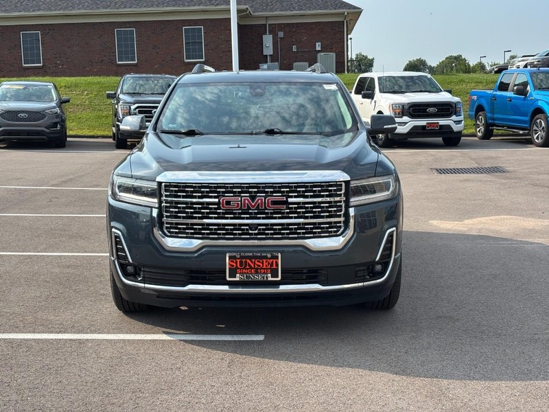 GMC Acadia Vehicle Full-screen Gallery Image 08