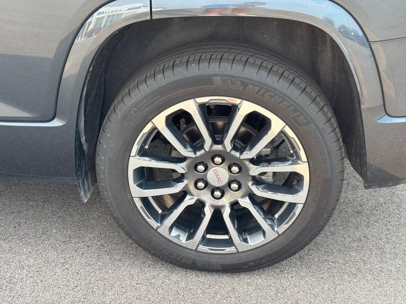 GMC Acadia Vehicle Full-screen Gallery Image 09