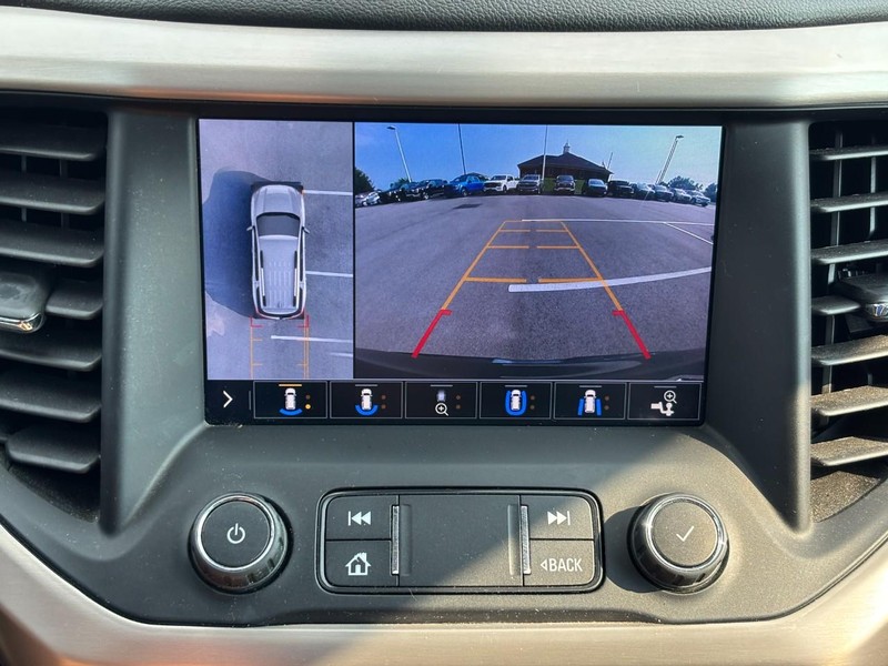 GMC Acadia Vehicle Full-screen Gallery Image 23
