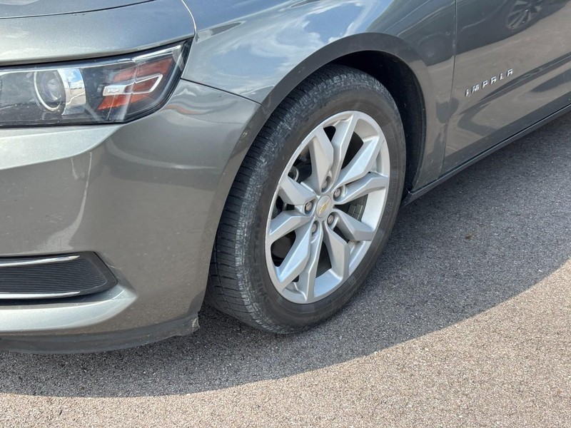 Chevrolet Impala Vehicle Full-screen Gallery Image 04
