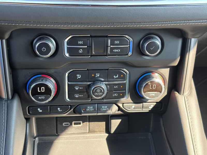 Chevrolet Tahoe Vehicle Full-screen Gallery Image 24