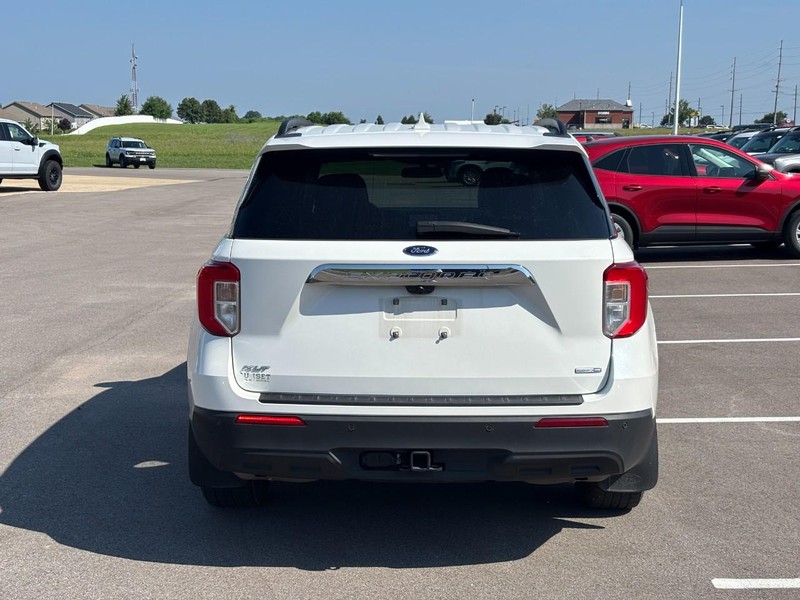 Ford Explorer Vehicle Full-screen Gallery Image 04