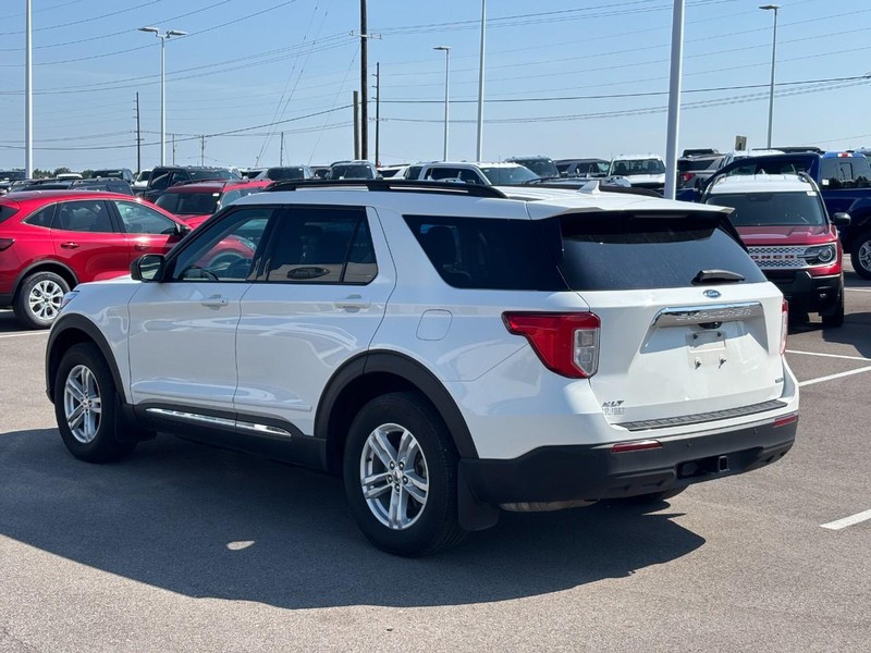 Ford Explorer Vehicle Full-screen Gallery Image 05