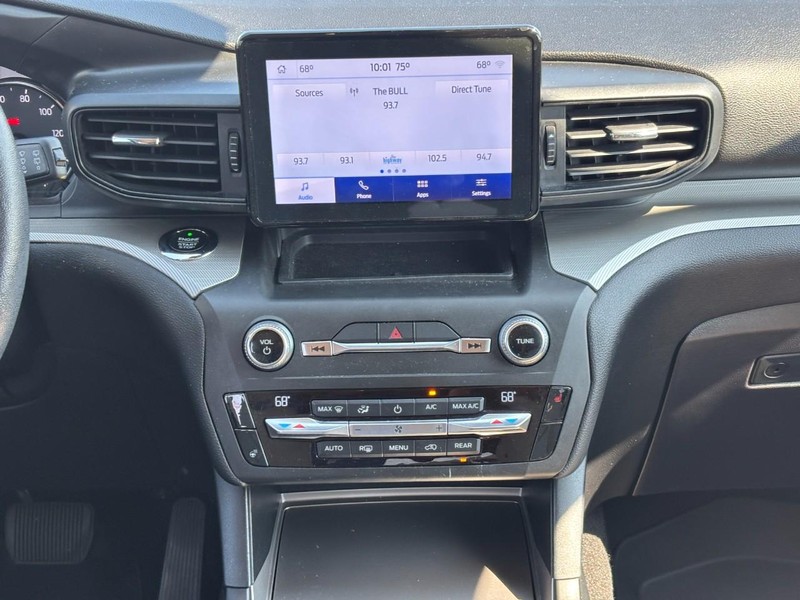 Ford Explorer Vehicle Full-screen Gallery Image 14