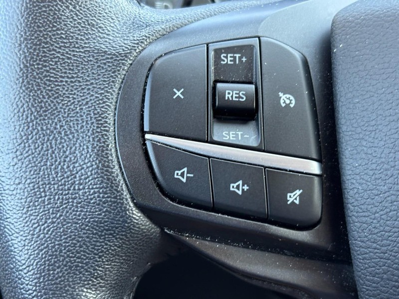 Ford Explorer Vehicle Full-screen Gallery Image 18