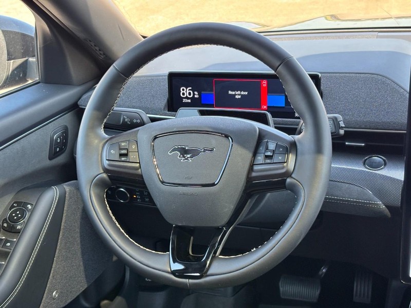 Ford Mustang Mach-E Vehicle Full-screen Gallery Image 12