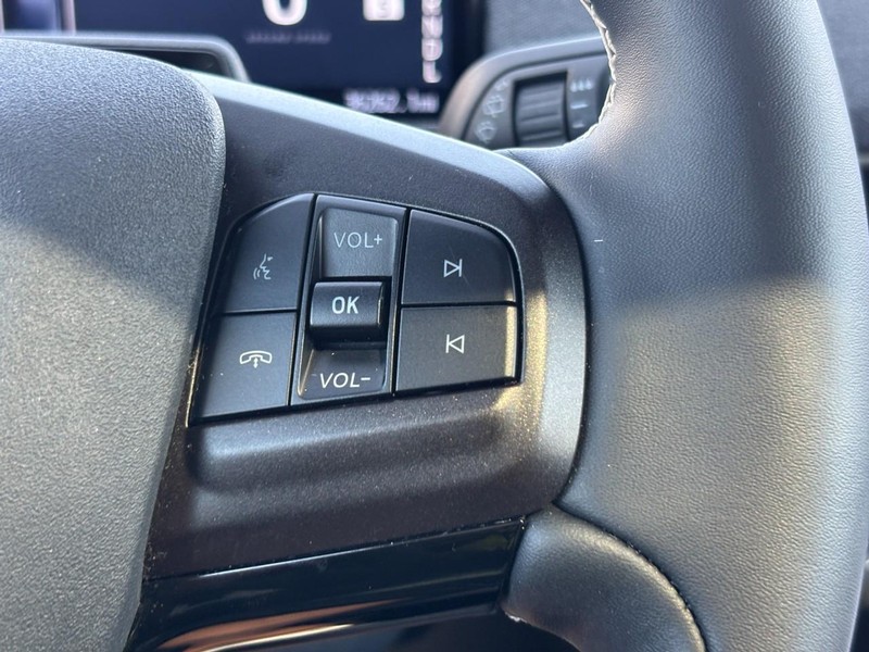 Ford Mustang Mach-E Vehicle Full-screen Gallery Image 18