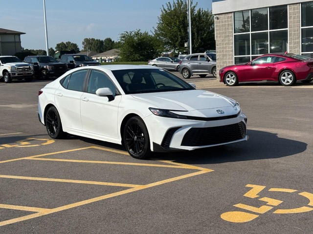 2025 Toyota Camry SE thumbnail image 03