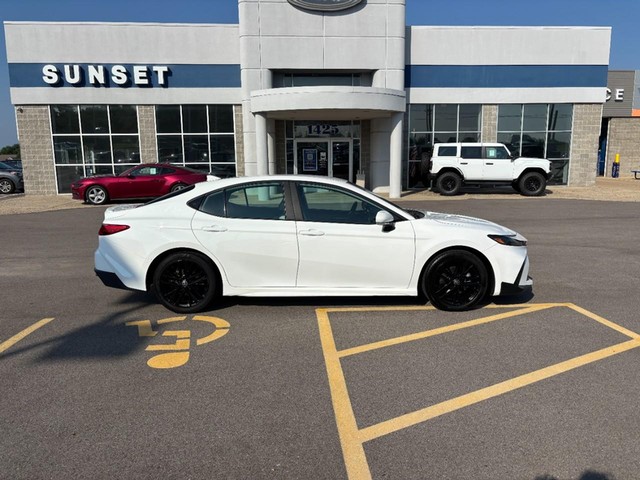 2025 Toyota Camry SE thumbnail image 04