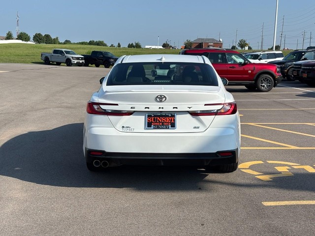 2025 Toyota Camry SE thumbnail image 06