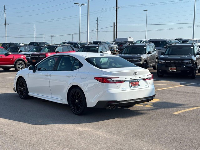 2025 Toyota Camry SE thumbnail image 07