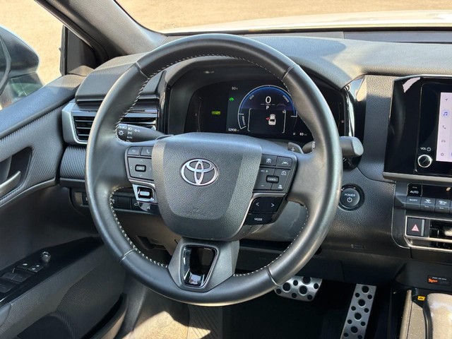2025 Toyota Camry SE thumbnail image 12