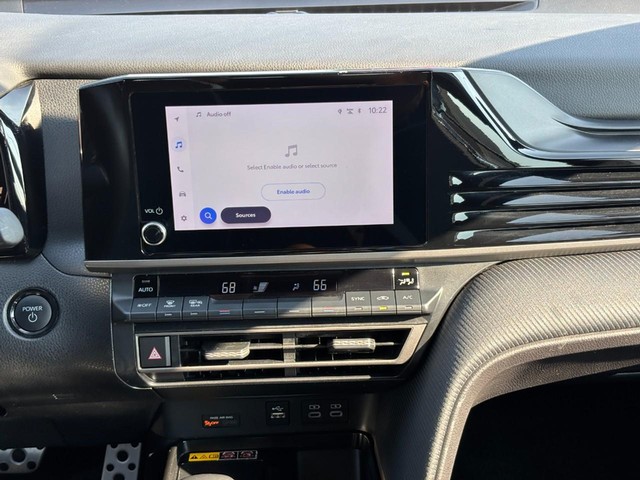 2025 Toyota Camry SE thumbnail image 13