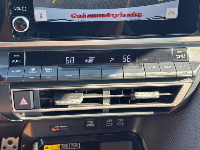 2025 Toyota Camry SE thumbnail image 22