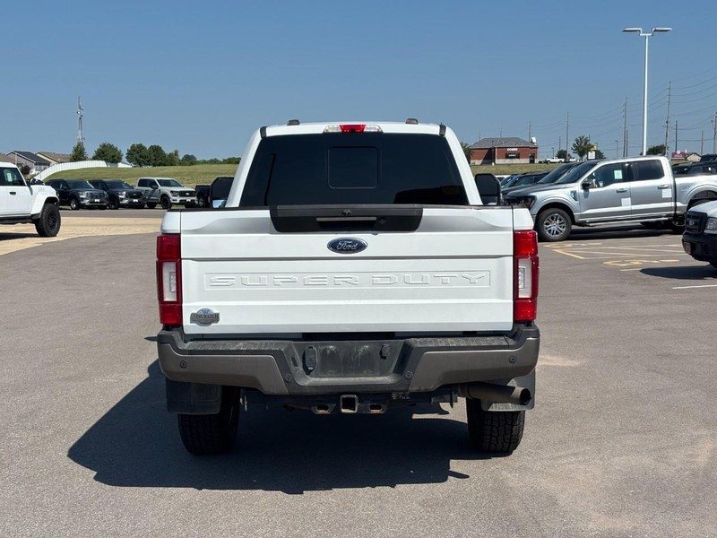 Ford Super Duty F-350 SRW Vehicle Full-screen Gallery Image 04