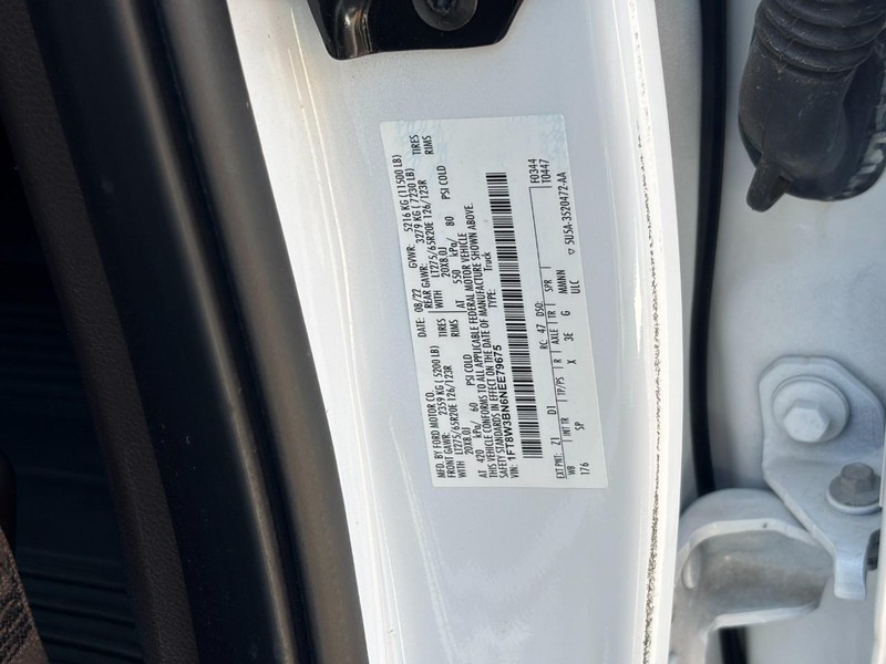 Ford Super Duty F-350 SRW Vehicle Full-screen Gallery Image 24