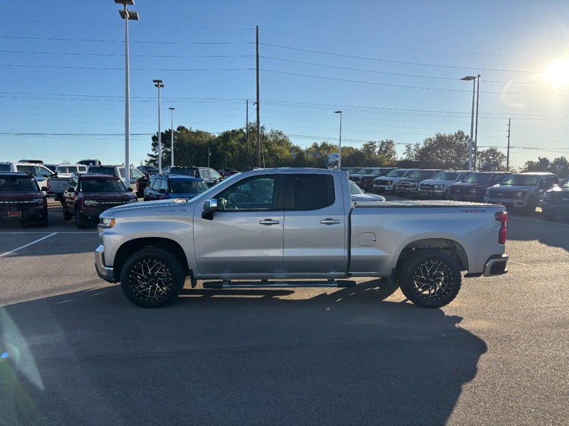 Chevrolet Silverado 1500 Vehicle Full-screen Gallery Image 06