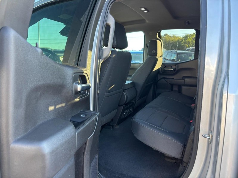 Chevrolet Silverado 1500 Vehicle Full-screen Gallery Image 10