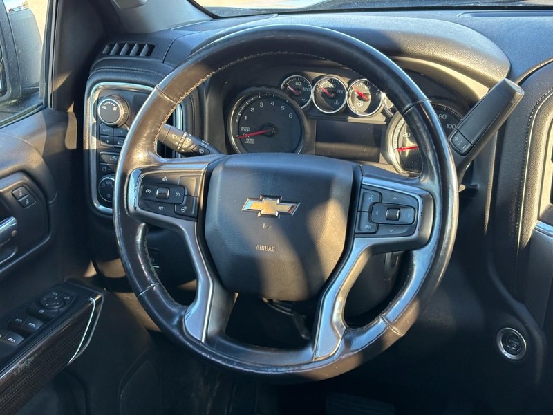Chevrolet Silverado 1500 Vehicle Full-screen Gallery Image 12