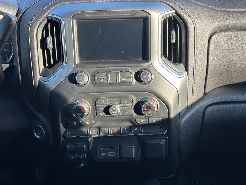 Chevrolet Silverado 1500 Vehicle Full-screen Gallery Image 13