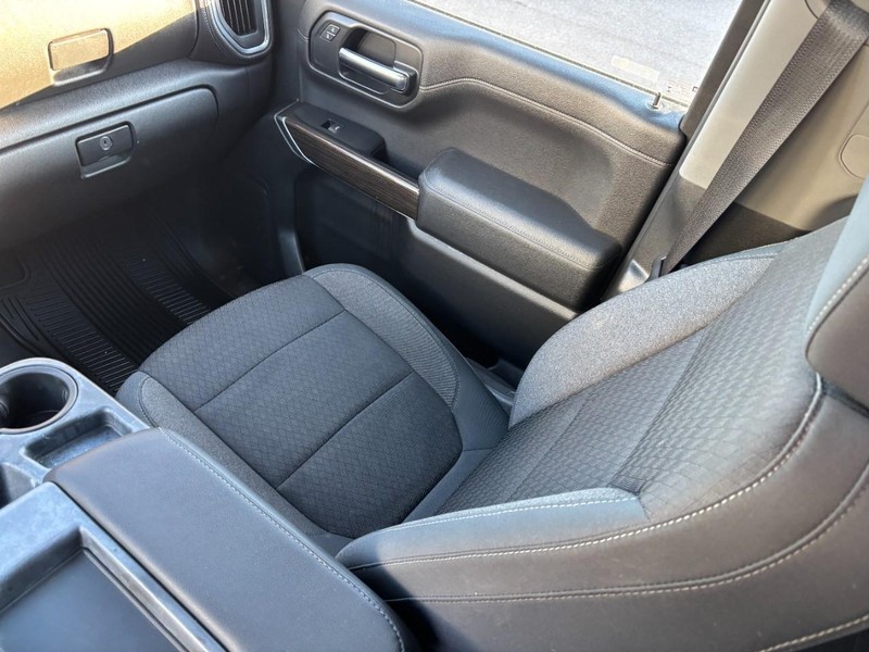 Chevrolet Silverado 1500 Vehicle Full-screen Gallery Image 14