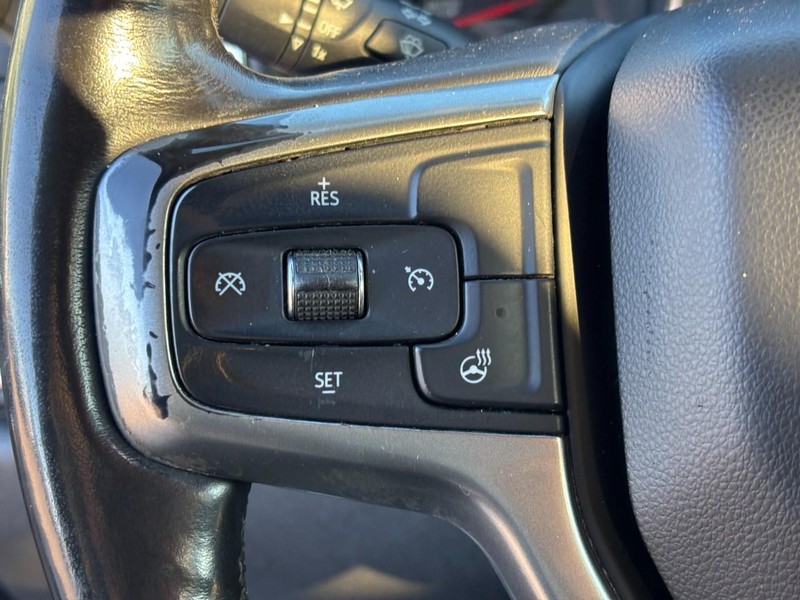 Chevrolet Silverado 1500 Vehicle Full-screen Gallery Image 17