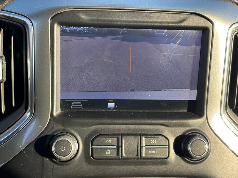 Chevrolet Silverado 1500 Vehicle Full-screen Gallery Image 21