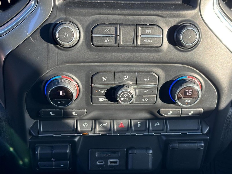 Chevrolet Silverado 1500 Vehicle Full-screen Gallery Image 22
