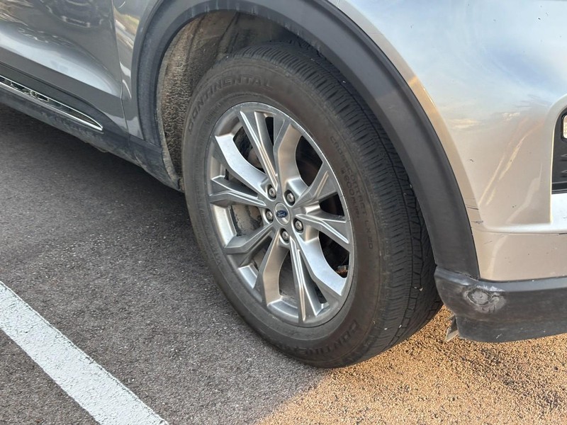 Ford Explorer Vehicle Full-screen Gallery Image 04