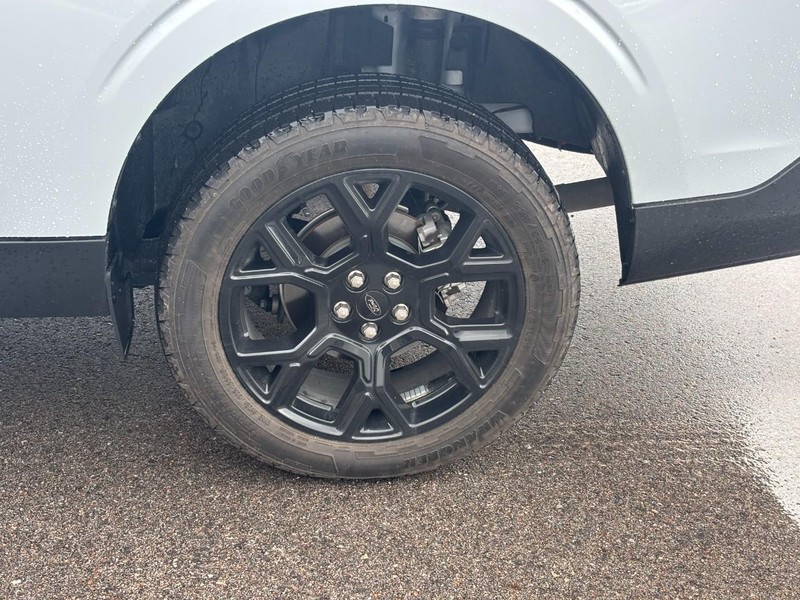 Ford Maverick Vehicle Full-screen Gallery Image 09