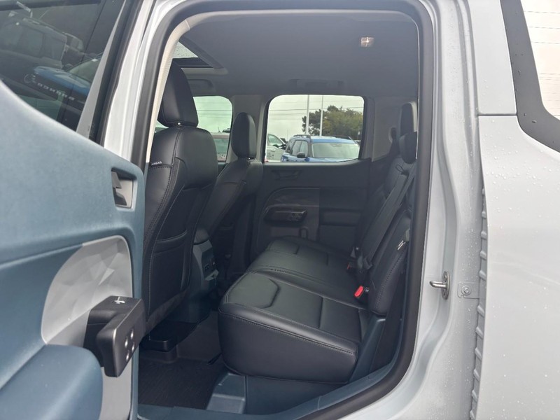 Ford Maverick Vehicle Full-screen Gallery Image 10