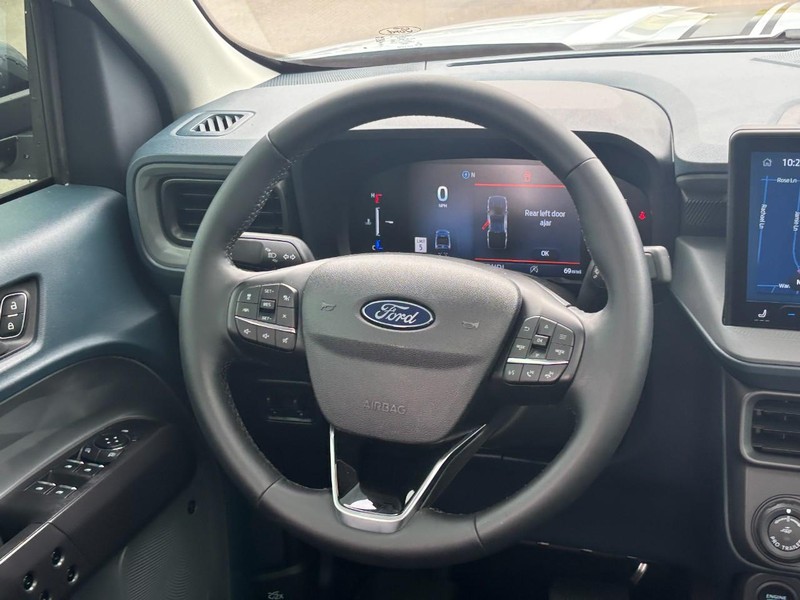 Ford Maverick Vehicle Full-screen Gallery Image 13