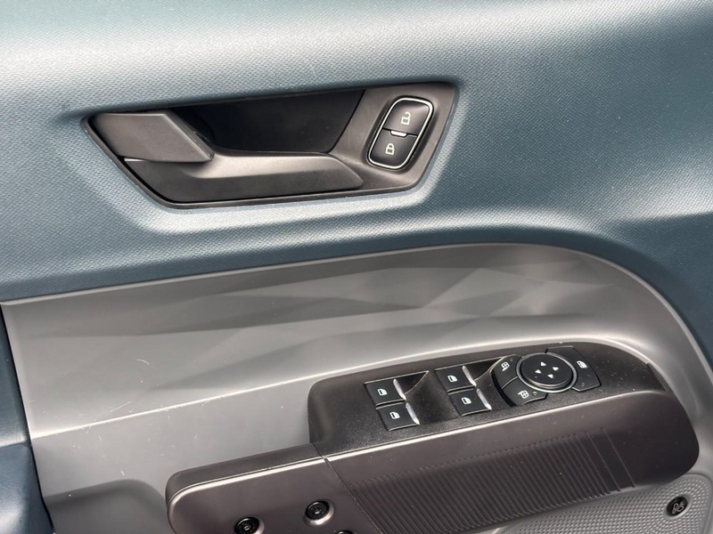 Ford Maverick Vehicle Full-screen Gallery Image 17