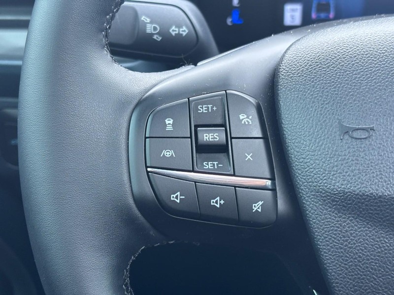 Ford Maverick Vehicle Full-screen Gallery Image 18
