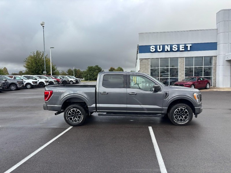 Ford F-150 Vehicle Full-screen Gallery Image 02